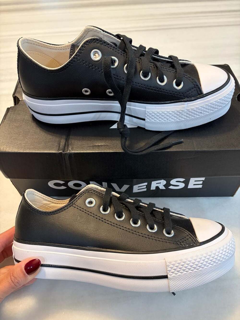 Converse CTAS Lift OX Leather Size 6 Black Platform Sneakers